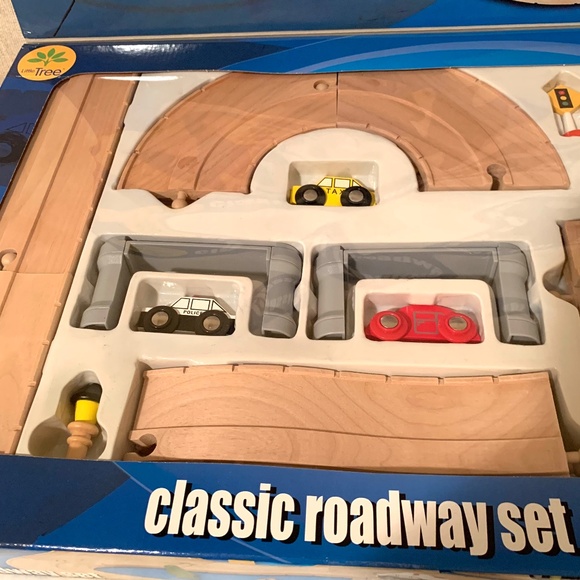 Little Tree Wood Classic Roadway Set- 30 PCS Set. For ages 3+ - Picture 6 of 13
